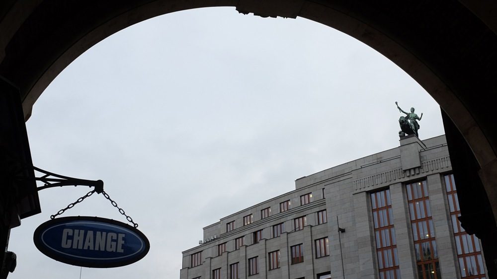 Czechia and the Single Currency: Euro-Division